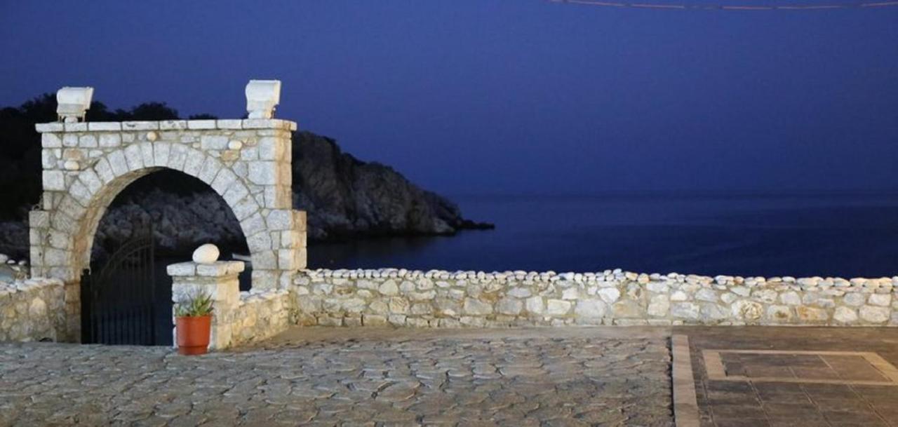 Lalloudes Seaside Accommodation Exo Nimfion Zewnętrze zdjęcie