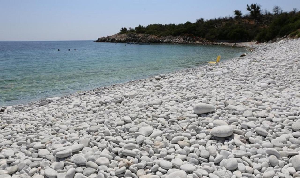 Lalloudes Seaside Accommodation Exo Nimfion Zewnętrze zdjęcie